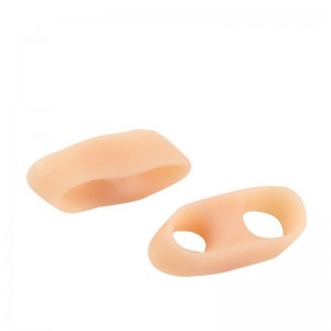 Beige toe protector with interdigital divider on the little finger