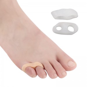 Beige toe protector with interdigital divider on the little finger