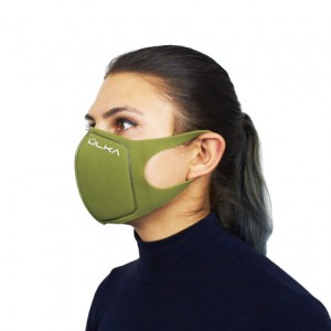 Wielorazowa maska ochronna ULKA z węglem aktywnym w kolorze khaki, skutecznie odprowadza wilgoć przy zachowaniu swobody oddychania