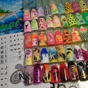 Stencils-adesivos para nail art verão