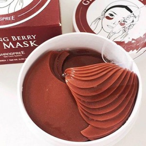 Patches under the eyes of Shangpree Ginseng Berry Eye Mask 1.4g x 60pc.