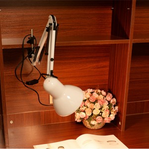 Настольная лампа на струбцине, с клипсой, с креплением, на стол, полку, для маникюра, для чтения, в офис, в салон карсоты, белая