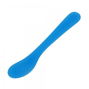  Medium plastic spatula for wax and beauty masks. Rigid plastic.15*2.5 cm