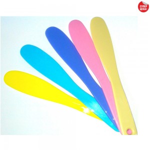  Large plastic spatula for paraffin waxing Length 21 cm