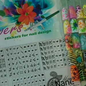  Pochoirs autocollants pour nail-art Fleurs