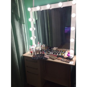 Large make-up mirror with light bulbs