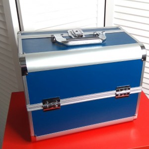  Case for a beauty master, blue in metal