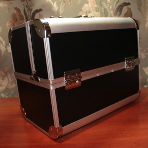 Case for beauty masters, matte black in metal