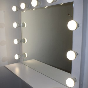  Make-up mirror with shelf
