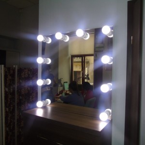 Illuminated mirror, frameless, for hairdressers