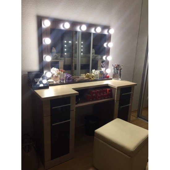 Spiegel in Wengefarbe, mit Glühbirnen und einem Regal-6149-Trend-Spiegels