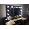 Spiegel in Wengefarbe, mit Glühbirnen und einem Regal-6149-Trend-Spiegels