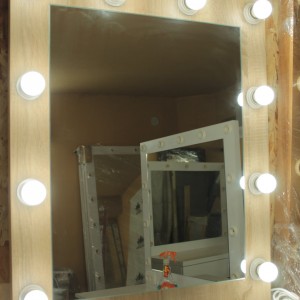 Гримерное зеркало для салона красоты или дома. Зеркало в цвете дуб Сонома