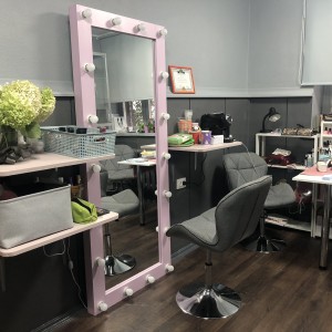 Makeup growth mirror with 1800x800 illumination