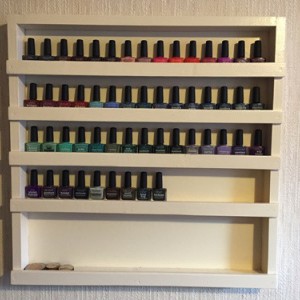  Shelf for varnishes