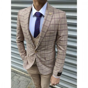 Klasyczny męski trzyczęściowy garnitur w kolorze pudrowym w dużej bordowej klatce w rozmiarze 50